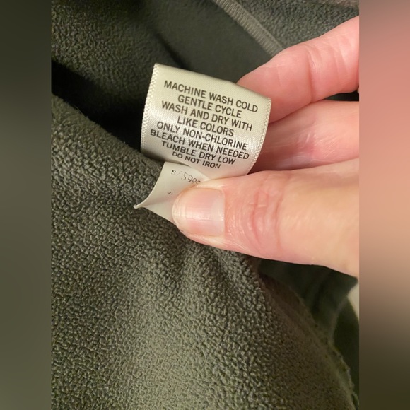 Men’s size L zip-up jacket 100% Polyester. Very Soft. Exterior/Interior pockets. - Picture 7 of 7